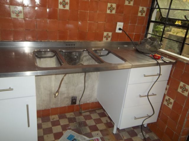 CAMBIO DE ESTUFA ANTIGUA POR ESTUFA NUEVA DE UNA COCINA DE 40 AÑOS.